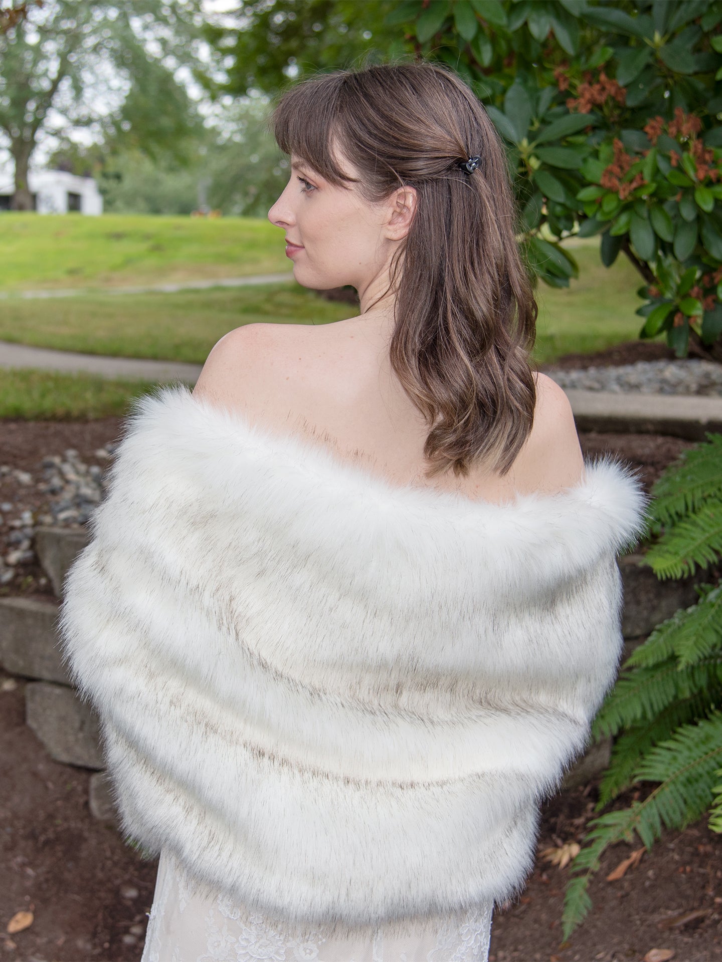20" wide light ivory faux fur wrap with darker tips