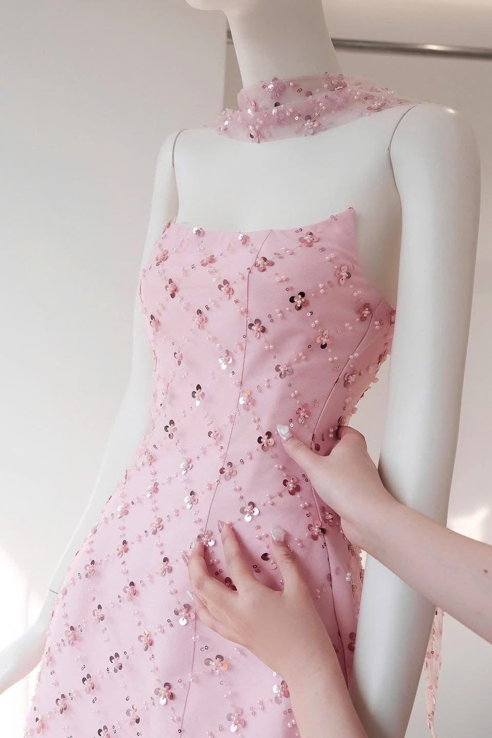 Shop  pink dress - Perfect for special occasions | alberta Strapless Sequins pearl mini dress in pink