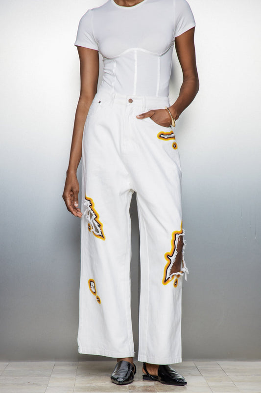 Ellalabel Billie Cutout Embroidered Jeans In White - Crafted from High-quality Fabrication - Designed for Elegant Occasions.