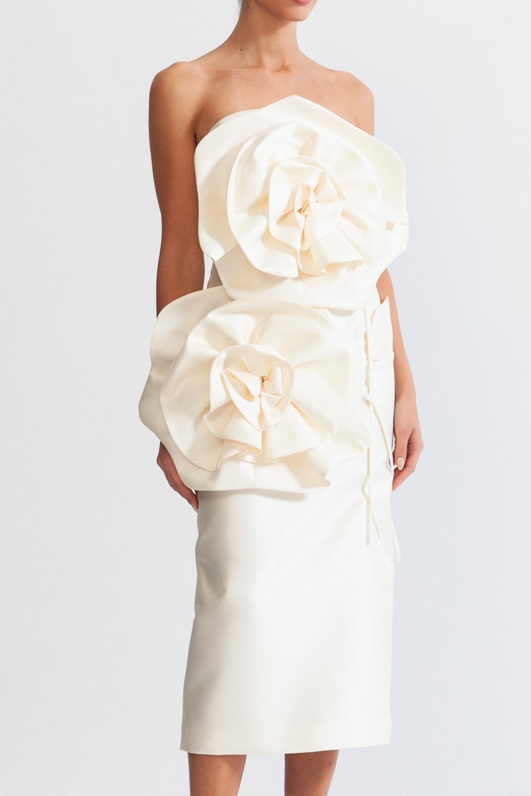 Shop  beautiful dress - Perfect for special occasions | bonnie 3D Voluminous Flower Design Midi Dress - Ivoire