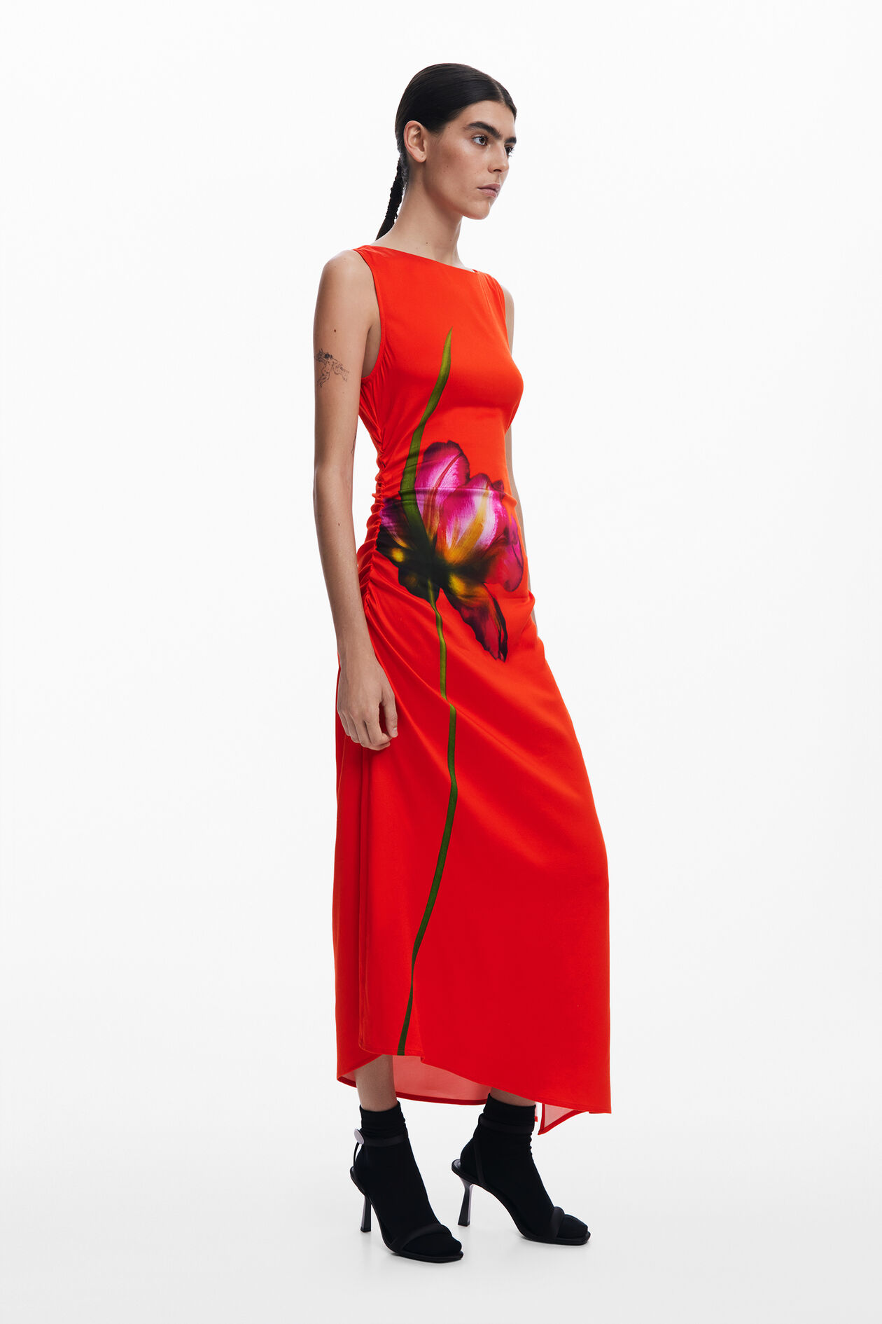 tiffany red sleeveless floral print with a ruched waist midi dress