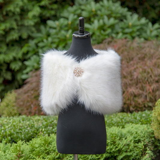 Ellalabel Flower girl light ivory faux fur wrap with black tips - Crafted from High-quality Fabrication - Designed for Elegant Occasions.
