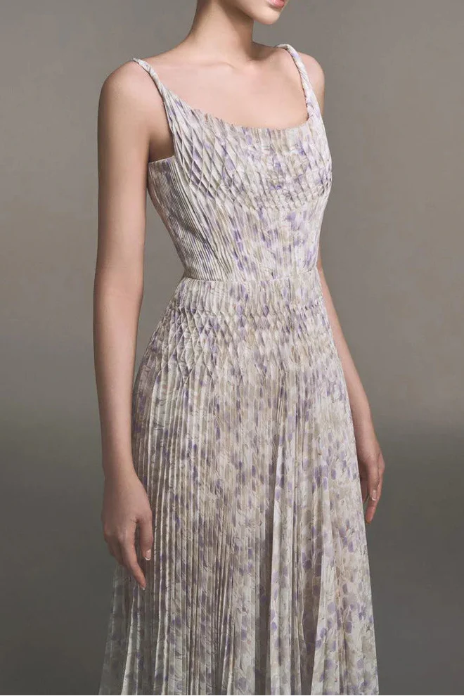 giselle floral print pleated maxi dress in pale purple